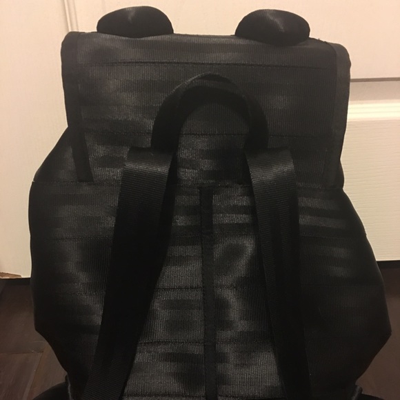 Harveys Seatbelt Black Cat Backpack - Picture 2 of 4